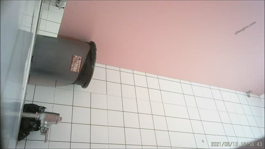 Amateur Japanese Peeing gif