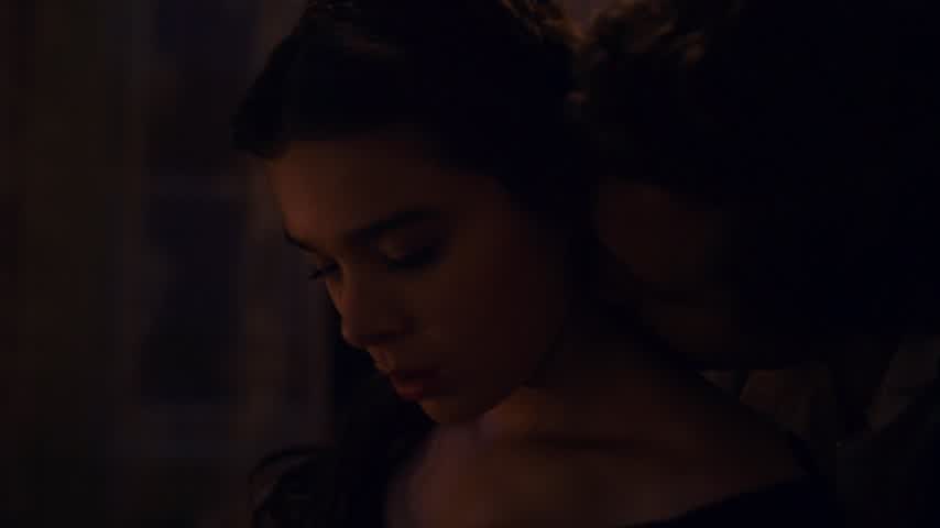 Hailee Steinfeld in Dickinson