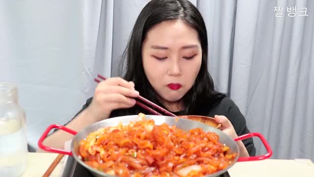 리비_매워서 눈물나는 당면볶이 먹방-3