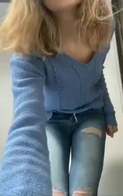 Beatiful Blonde Girl Mastrubate Behind