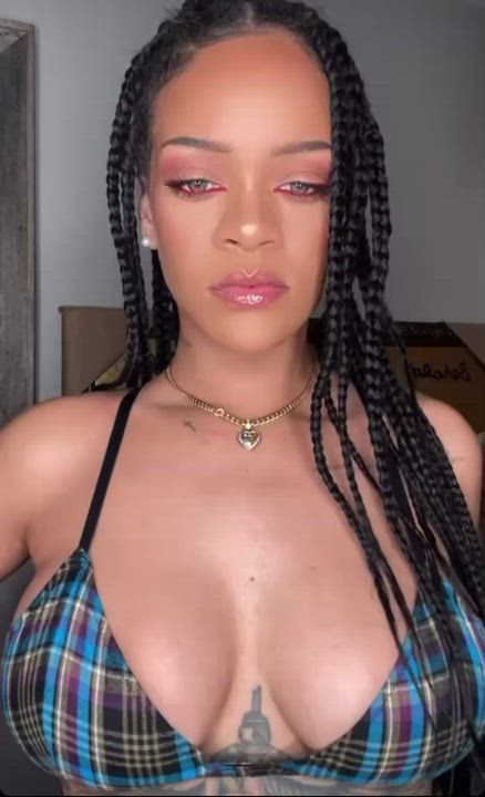 Boobs Ebony Rihanna gif