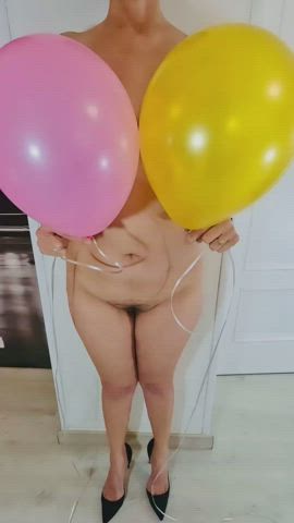 Two balloons behind two balloons... (reveal)