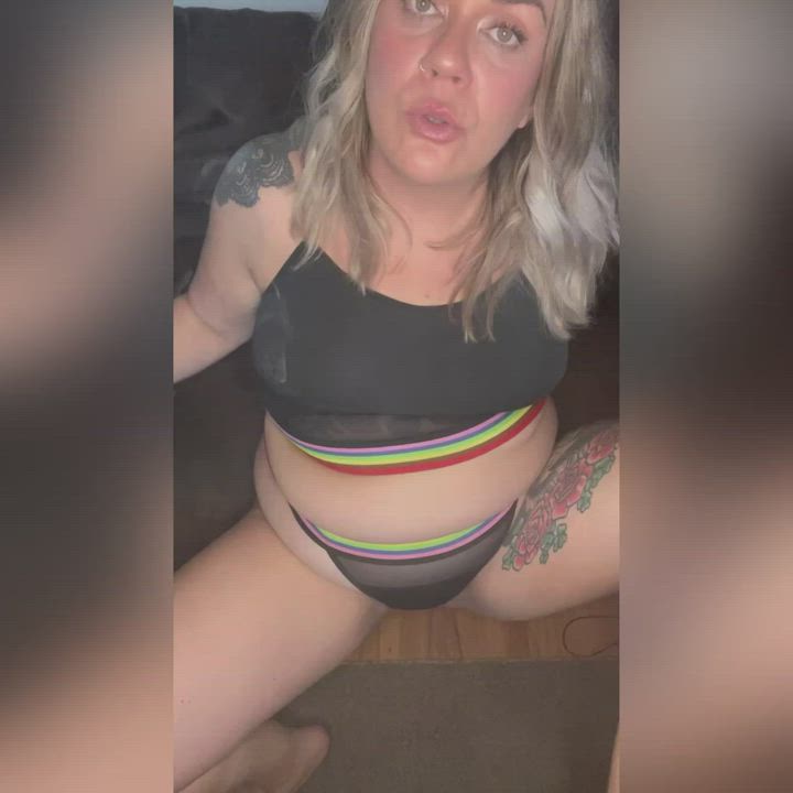 BBW Chubby Cougar Green Eyes MILF Mature OnlyFans Smoking gif