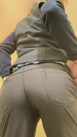 Happy Monday, kiss my ass ?