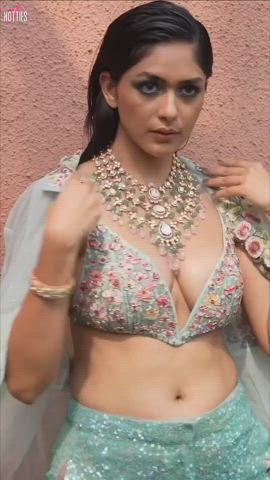 bollywood desi indian saggy tits gif