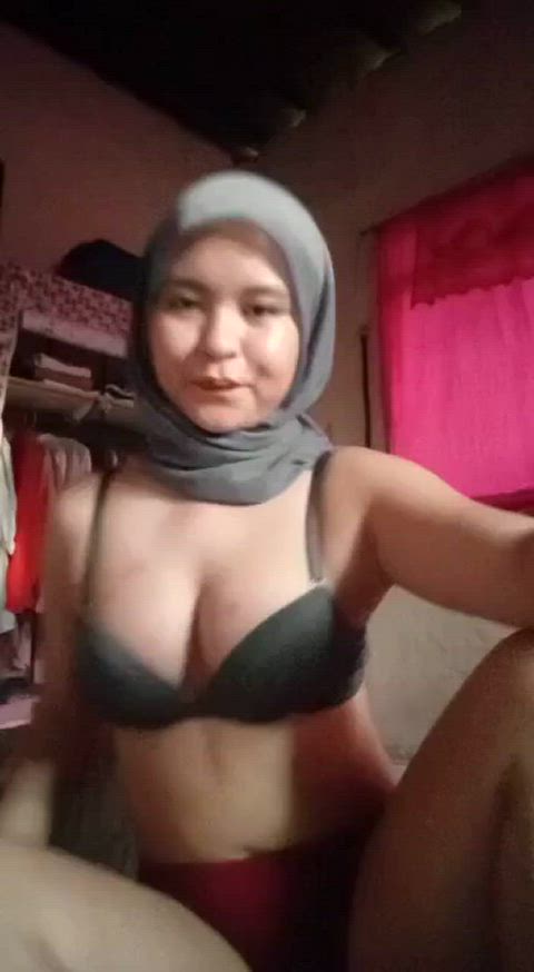 amateur big tits hijab malaysian muslim teen tits gif