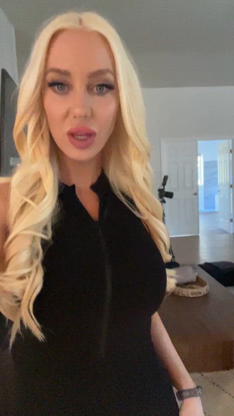 big tits bimbo blonde bouncing tits fake tits huge tits white girl r/titsworship