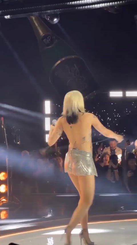 ass ass shaking celebrity dancing miley cyrus skirt upskirt celebs cute-little-butts