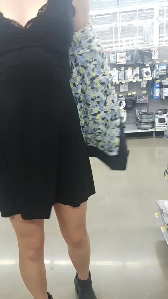 Pawg in walmart