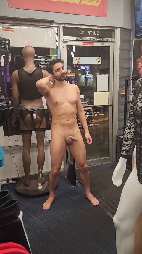 Fully nude in a clothing store as a protest against clothes