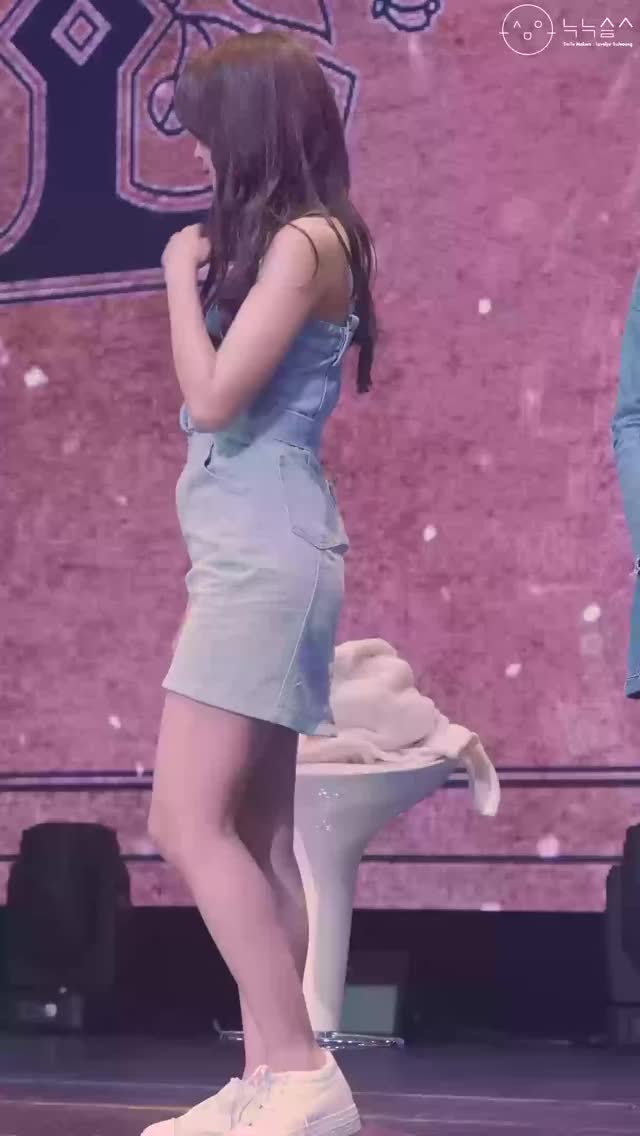 jisoo posing time