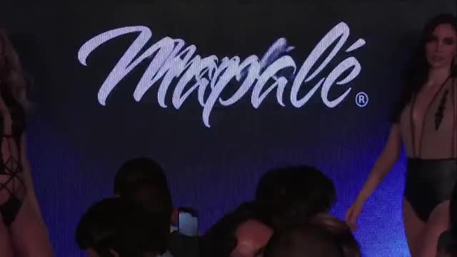 mapalefashionshowcolombia2018.txt-00-23-22-00-00-30.mp4.slowmotwophase.blur