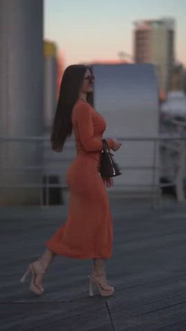 amateur big ass dress high heels outdoor gif