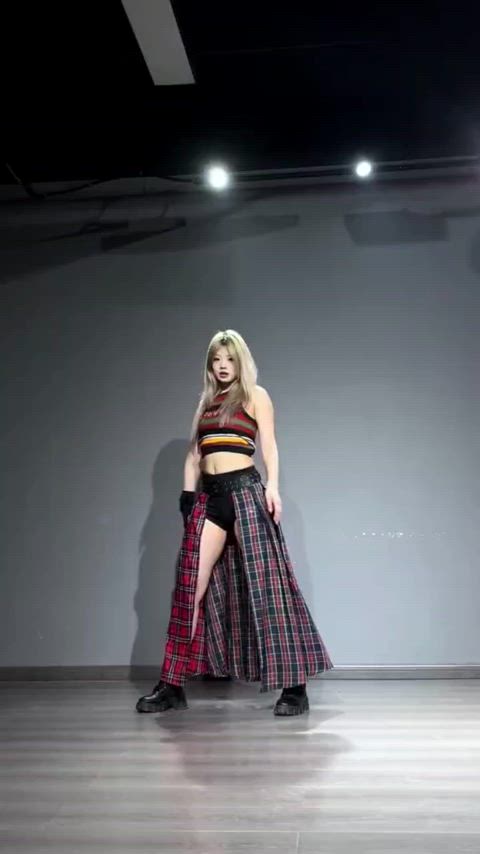 blonde dancing tease kpop gif