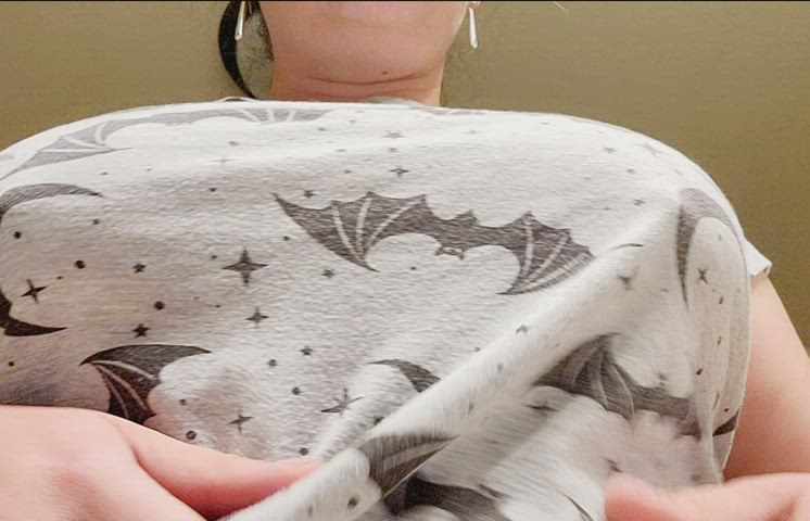 is it spooky season yet? Either way, here's my BOObies 😜