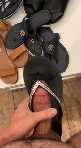 Exploding on MILF flip flops 