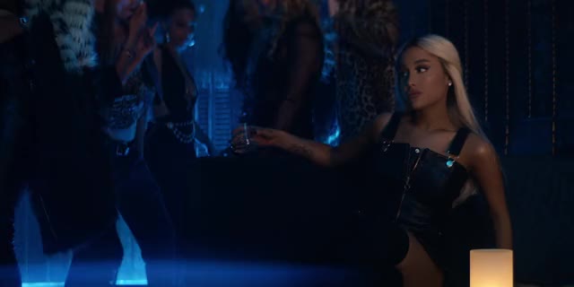 Ariana Grande gif