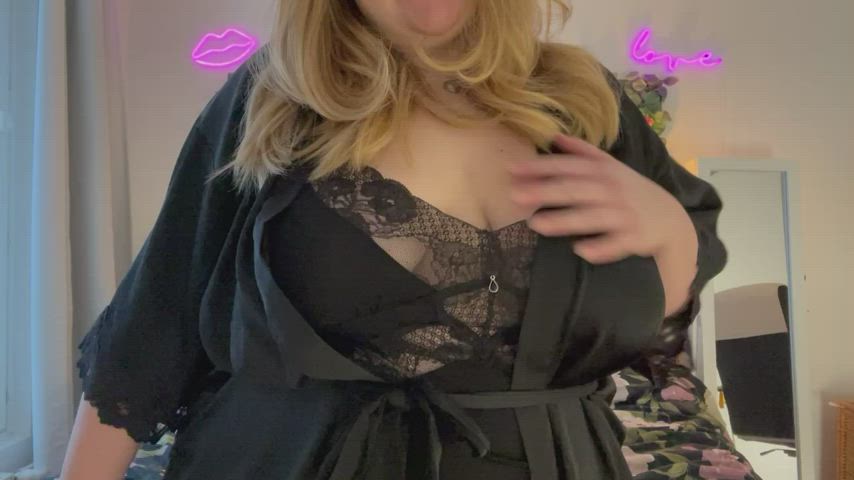 Do you like me in this? 🥰