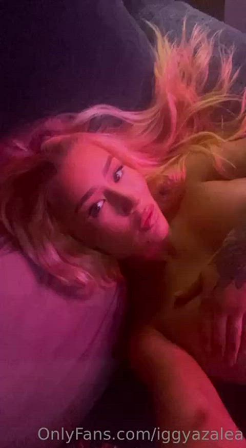 big tits blonde celebrity cleavage fake tits hand bra iggy azalea jiggle onlyfans