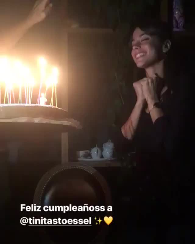 FELICES 21 TINI @chlolopezbehar via Instagram con @tinitastoessel