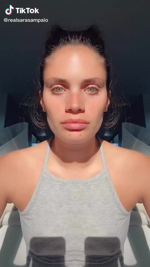 Sara Sampaio gif