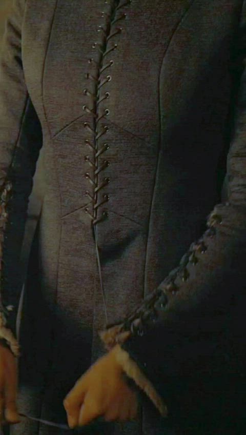 Wonder how long Missandei was walking around with her tits out underneath this robe