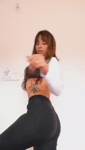TikTok Dancing girl nipslip
