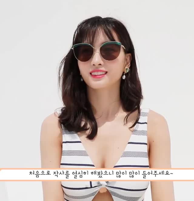 TWICE momo