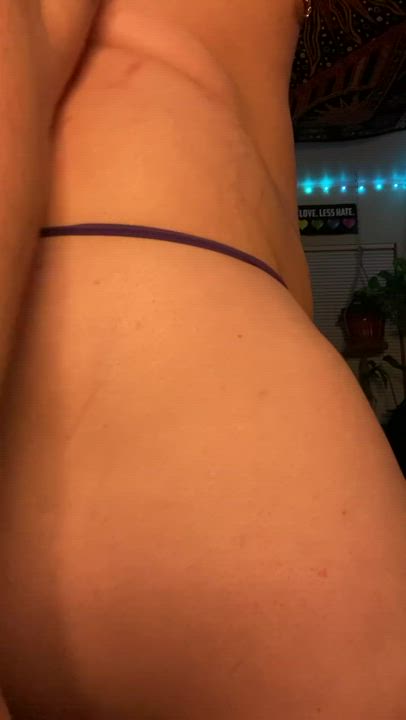 24 sub bottom😈 and I love shaking my ass for daddy. @itsaidanbitch