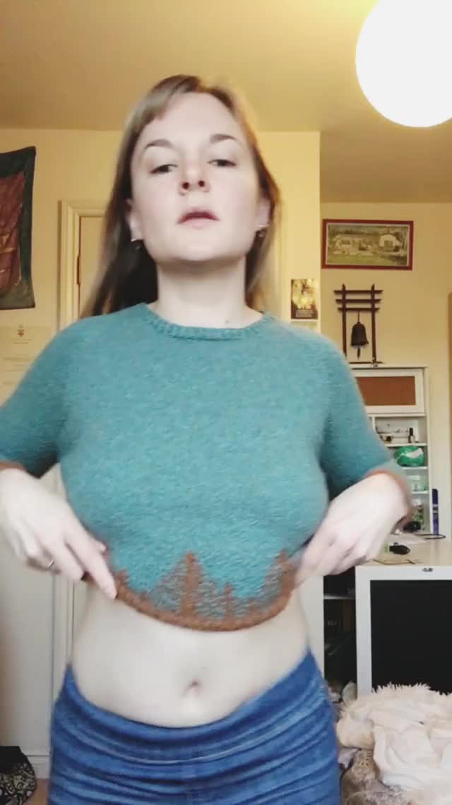 Slomo titty jiggle [reveal]