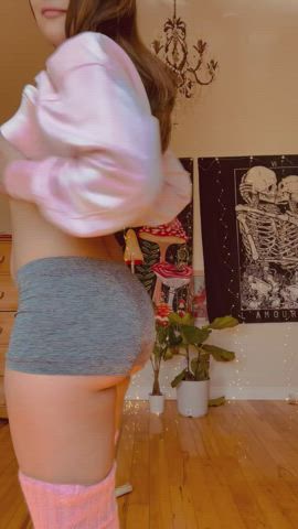 If you’re looking for a petite with a booty you just found it