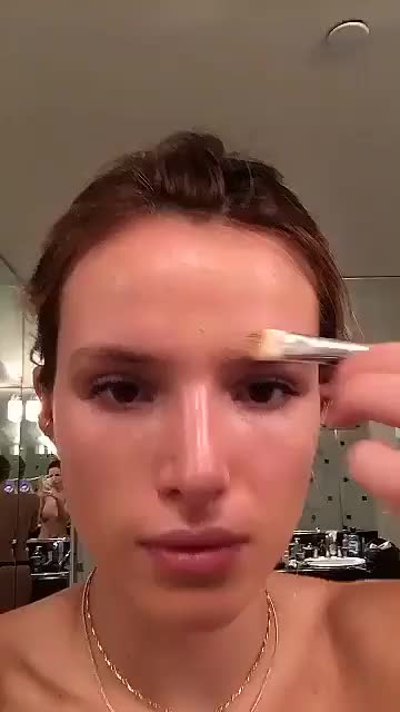 Bella Thorne gif