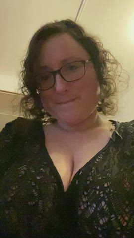 Anyone on here a fan of single curvy moms like me?