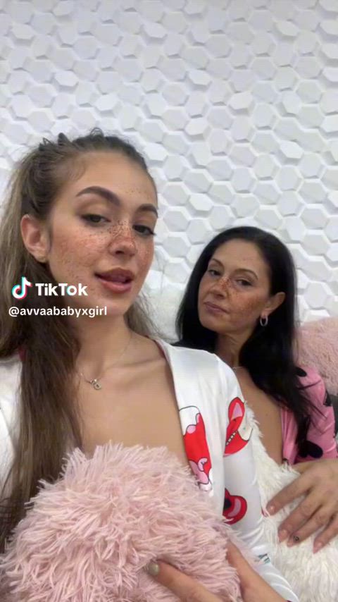 IAmAvaSmith - More tiktok flash videos on my TT likes (juanmomo45)