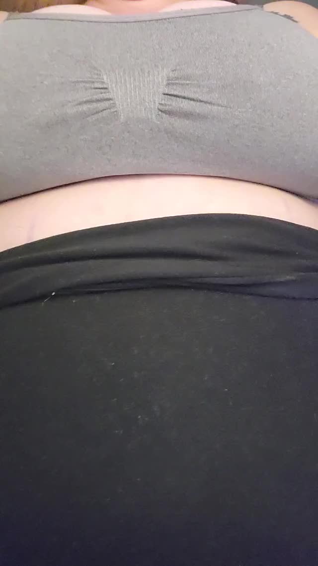 Here's some milf boobs to start this night off right!