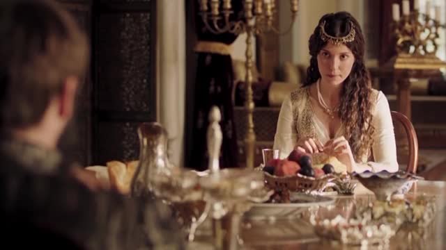 Hatice Sultan at dinner table - Muhteşem Yüzyıl 73.Bölüm