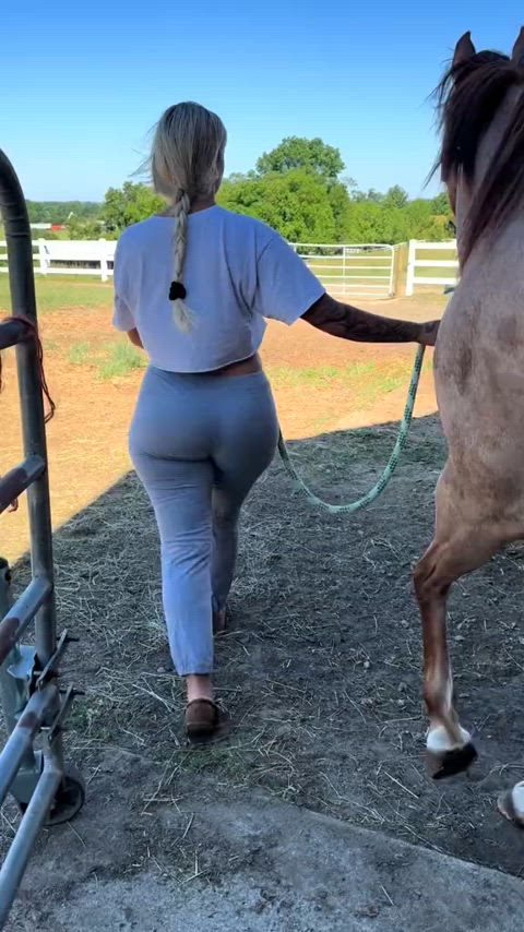 Country Girl Big Ass Movin'