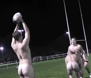 Naked Rugby union : practicing lineout skills ...