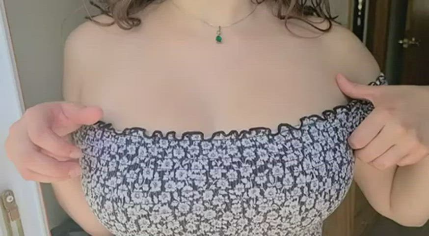 amateur big tits boobs college nipples student teen tits titty drop gif