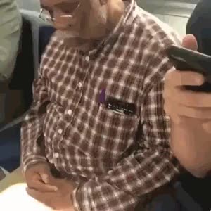 É MELHOR BLOQUEAR A TELA DO CELULAR QUANDO ENTRAR NUM TRANSPORTE PÚBLICO