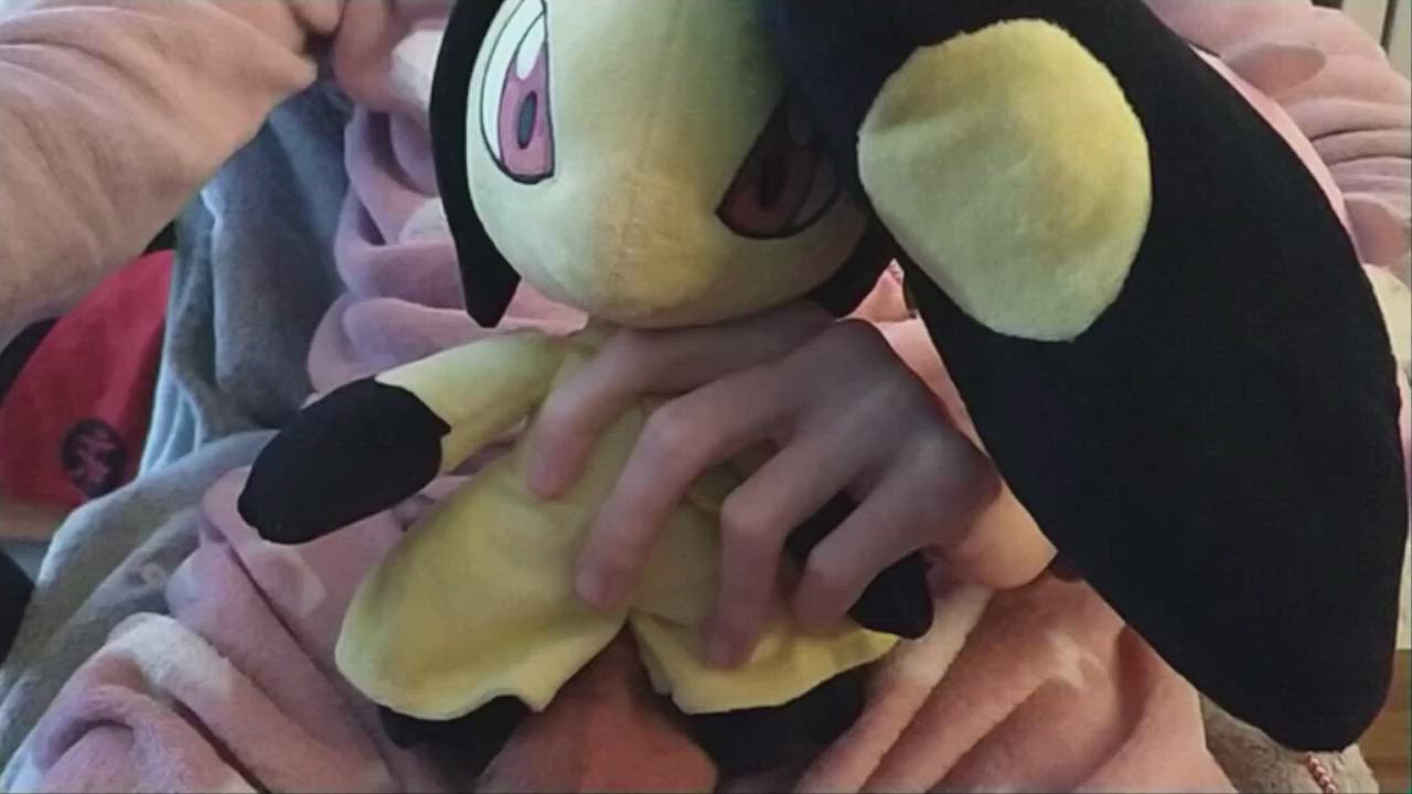 Mawile using it's maw...thing.