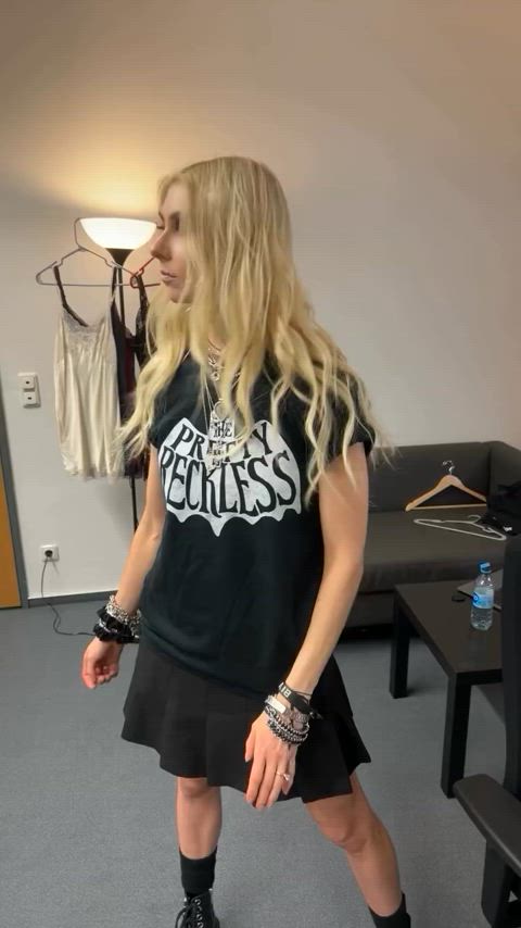 blonde t-shirt taylor momsen gif