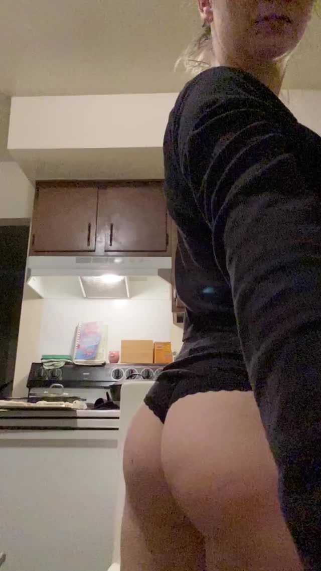 Kitchen Twerk