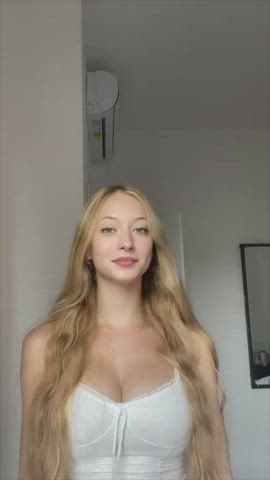 she loves shaking her tits