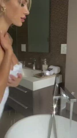 ass bath blonde lips tits gif