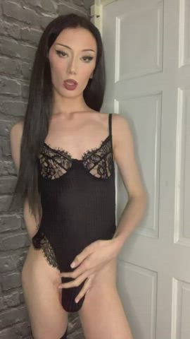Would you get on your knees for a tgirl ?🤭