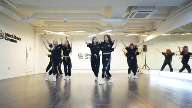 이달의 소녀 (LOONA) "NCT 127 (엔시티 127) - Cherry Bomb" Dance