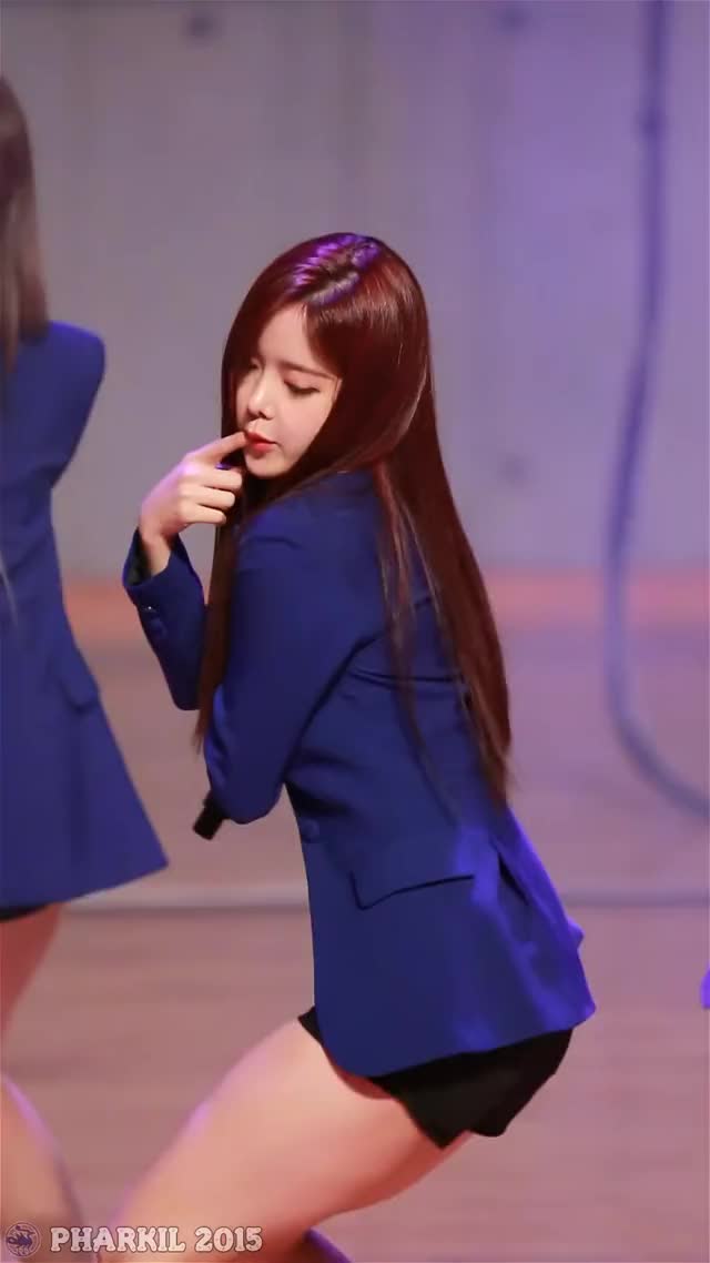 150510 Hyunyoung shake (Tell me tell me) loop 2