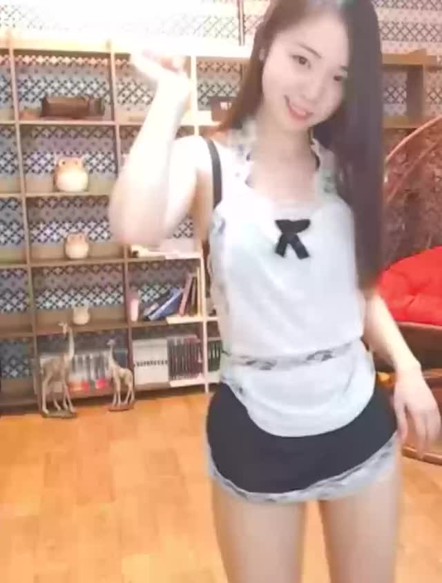 Cutie Apple Dancing