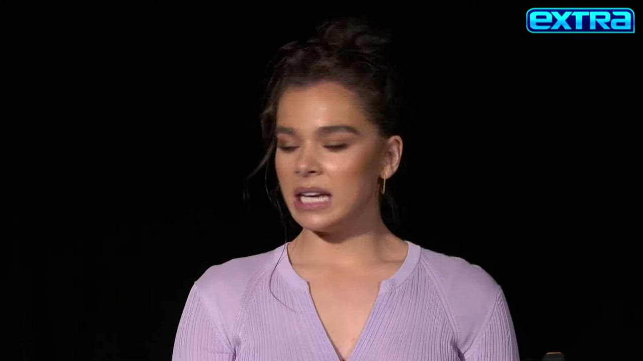 American Brunette Hailee Steinfeld gif